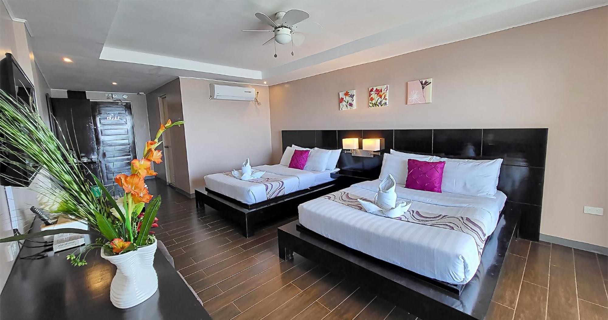 Casa Almarenzo Bed & Breakfast Bolinao Exterior photo