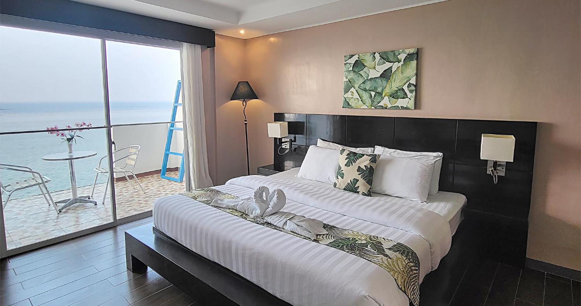 Casa Almarenzo Bed & Breakfast Bolinao Exterior photo