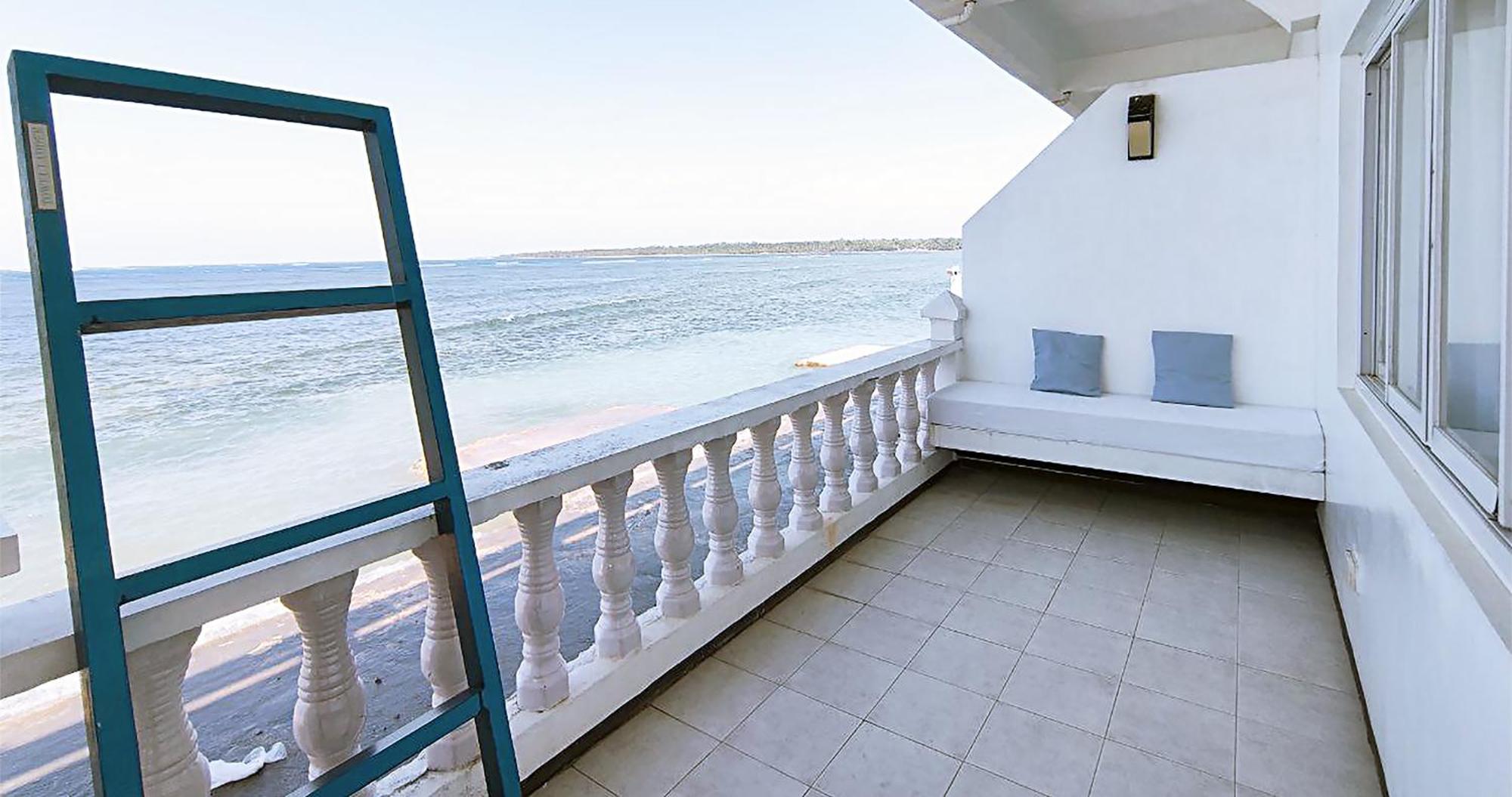 Casa Almarenzo Bed & Breakfast Bolinao Exterior photo