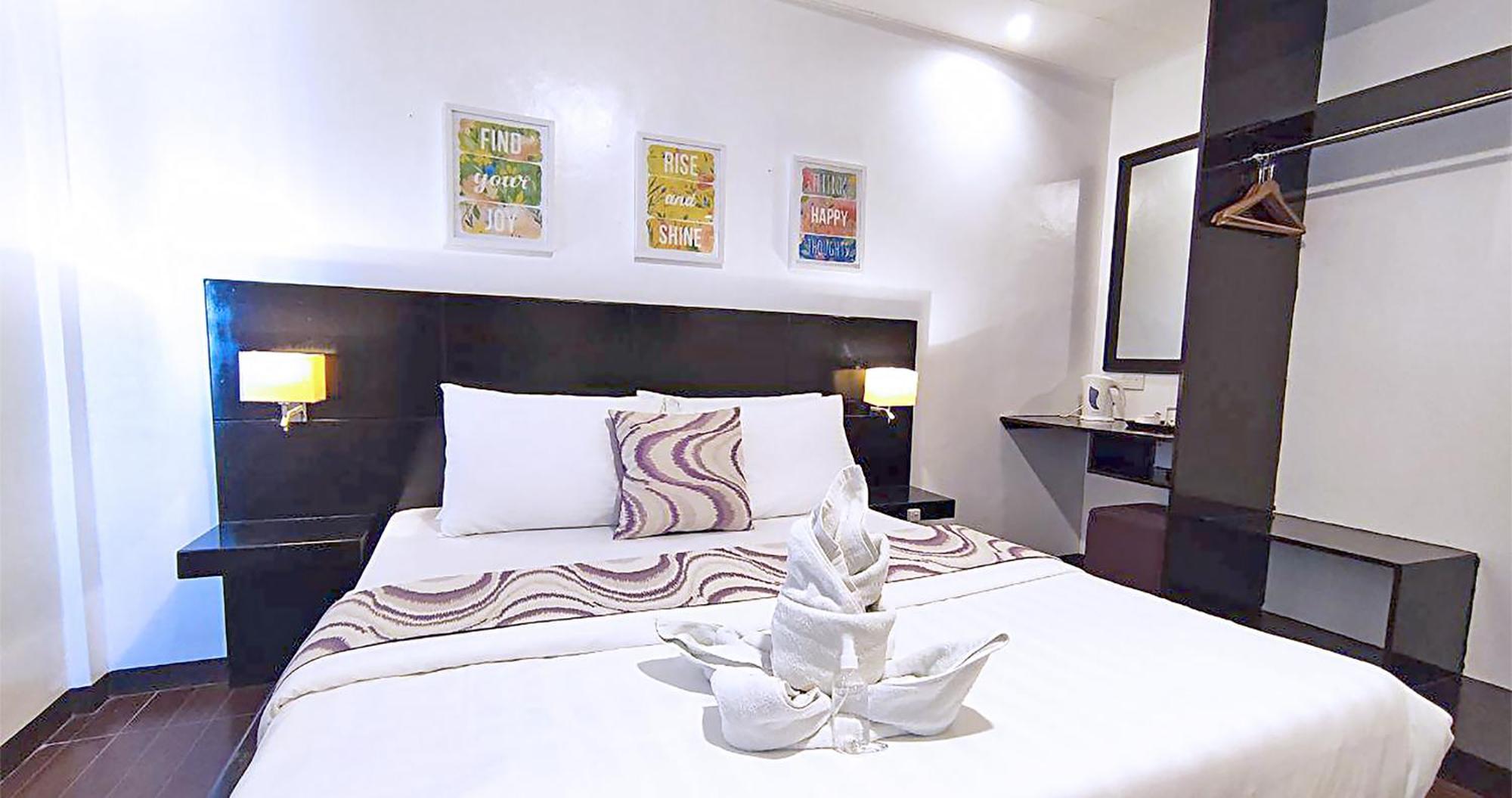 Casa Almarenzo Bed & Breakfast Bolinao Exterior photo
